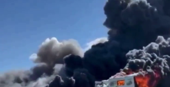 Ruski "Amazon" u plamenu, prijeti mu urušavanje (VIDEO)