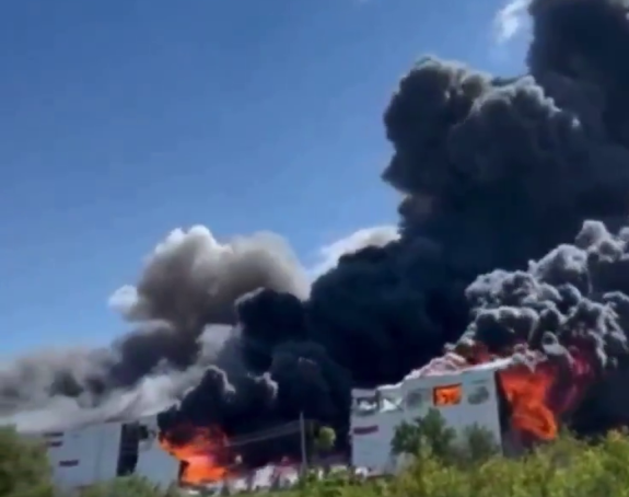 Ruski "Amazon" u plamenu, prijeti mu urušavanje (VIDEO)