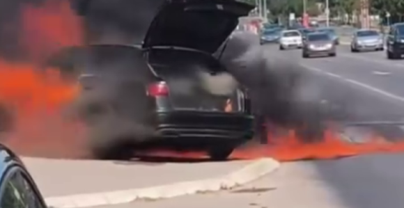 Gurović uletio u vatru i spasio čovjeka iz zapaljenog auta (VIDEO)