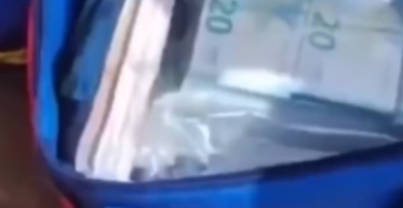 Talasi na plažu izbacili 700.000 evra, kupači u šoku
