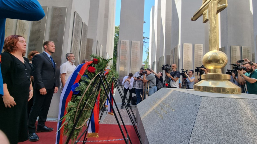 Položeni vijenci za stradale krajiške Srbe u akciji "Oluja" (FOTO)