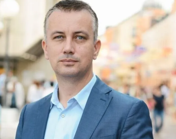 Helez iznosi lažne konstrukcije o Vučićevoj posjeti BiH