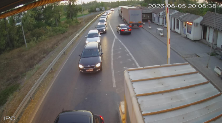 Na izlazu iz zemlje zabilježene duge kolone vozila
