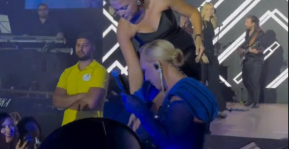 Lepa Brena pala na koncertu u Crnoj Gori (VIDEO)