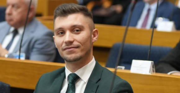 Кресојевић најавио симболичну изложбу - „Изложба палих бандера“