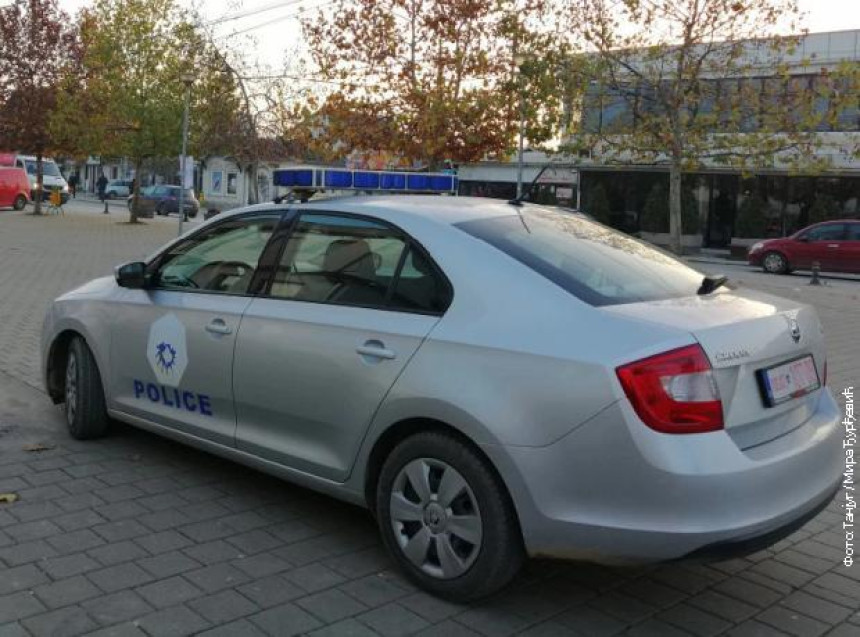 Tri policajca MUP-a Srbije privedena na Jarinju