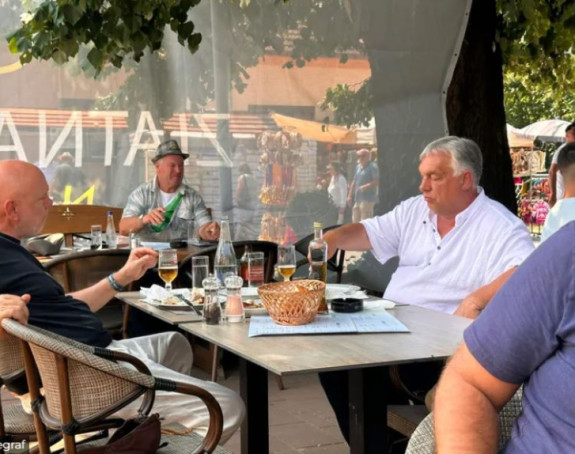 Bivši mađarski premijer uz pečenje i pivo uživa u Guči