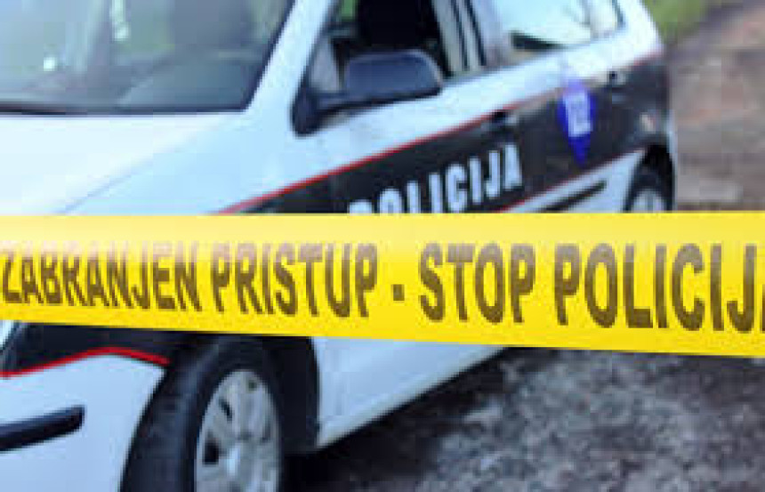 Burna noć: Bačena eksplozivna naprava, zapaljen golf