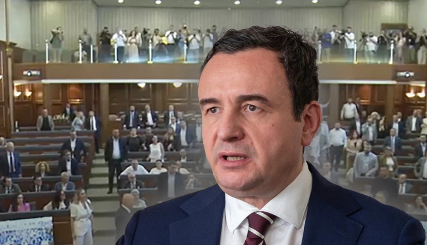 Totalni haos: Kurtija gađali jajima u skupštini (video)