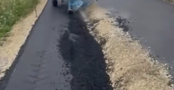 U Poljskoj uhapšen poljoprivrednik koji je orao asfalt (VIDEO)