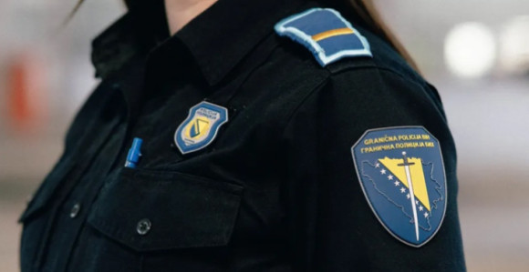 Инцидент на граници: Полицајац и полицајка се сукобили пред путницима