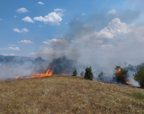 Veći požar u selu Slivlja kod Gacka, izazvan namjerno