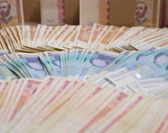 Crna lista Poreske uprave - spisak mrtvih slova na papiru