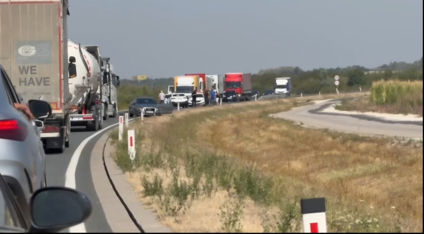 Udes na obilaznici kod Brčkog, saobraćaj obustavljen