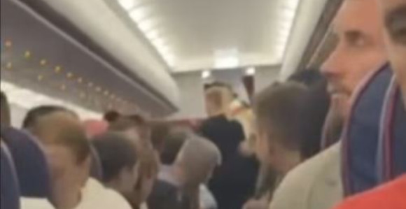 Avion za Tuzlu preusmjeren u Budimpeštu zbog putnice (VIDEO)