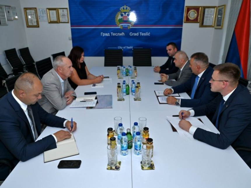 Минић: До сада пет милиона за Теслић, биће још улагања