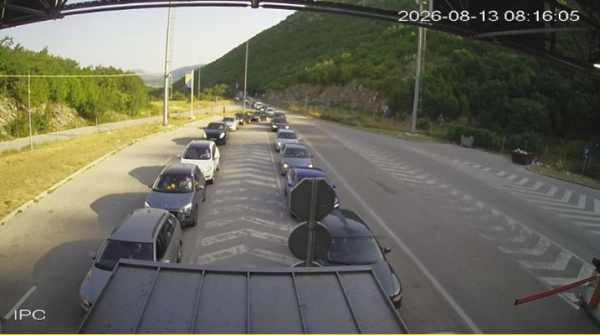 Duge kolone vozila kod Banjaluke, gužve na granicama