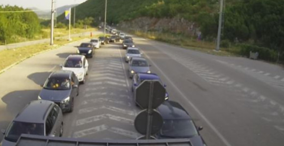 Duge kolone vozila kod Banjaluke, gužve na granicama