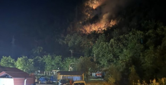 Požar u Kopačima prijeti kućama, aktivan u Nevesinju