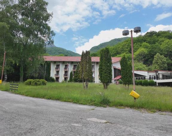 NP „Sutjeska“ dijeli otkaze borcima i majkаma četvoro djece!