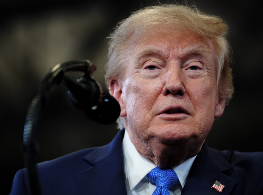 Трамп: Доста је било помјерања сатова