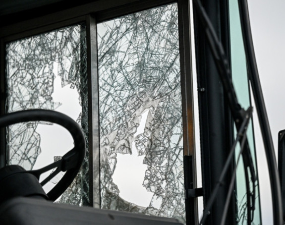 Nekoliko putnika stradalo u prevrtanju autobusa