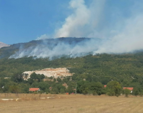 Požar se spustio iznad sela Donja Bijenja. Minić u prolazu