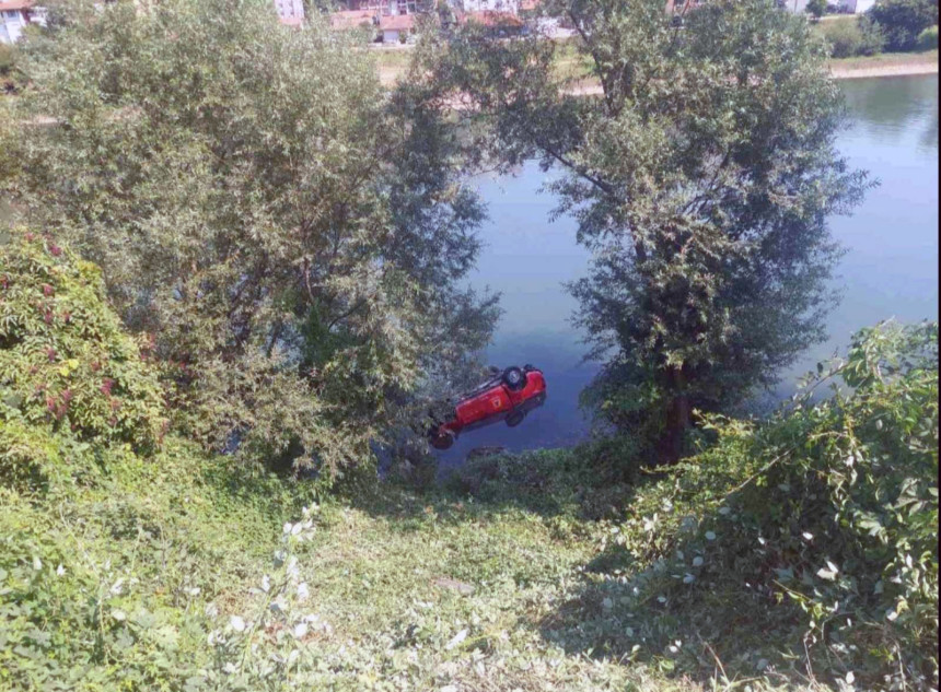 Зворник: Службено возило Цивилне заштите упало у Дрину