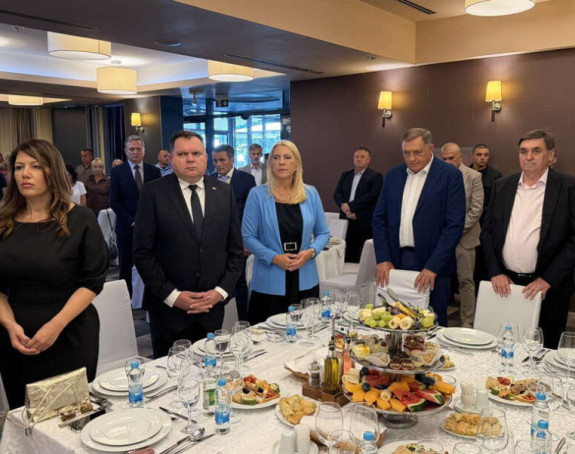 Slika govori više od hiljadu riječi: Laki je zabrinut?!