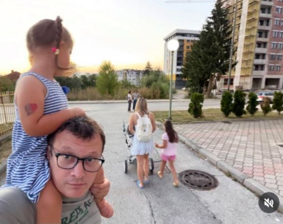 Porodični trenuci: Božović podijelio fotografiju iz šetnje