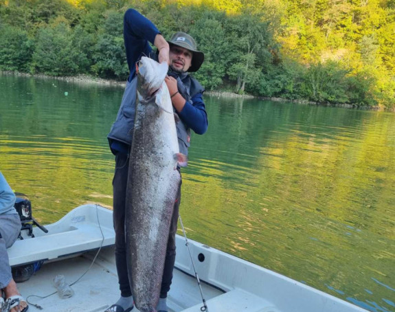 Rogatičani upecali soma teškog 27 kilograma