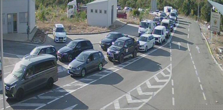 Duža čekanja na graničnim prelazima Hum i Deleuša