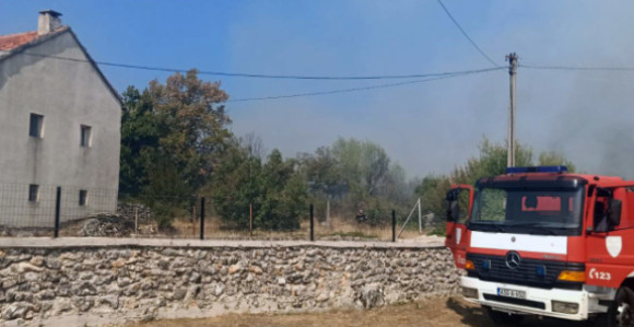 Požar kod Trebinja: Blokiran saobraćaj prema GP Ivanica