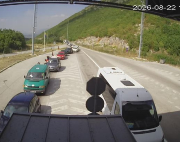 Duge kolone u oba smjera na graničnom prelazu Zupci