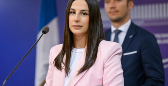 Volite li građane toliko da ste i bebe zadužili?