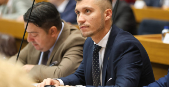 Карану не дају да буде предсједник, али мора да потпише ОВО
