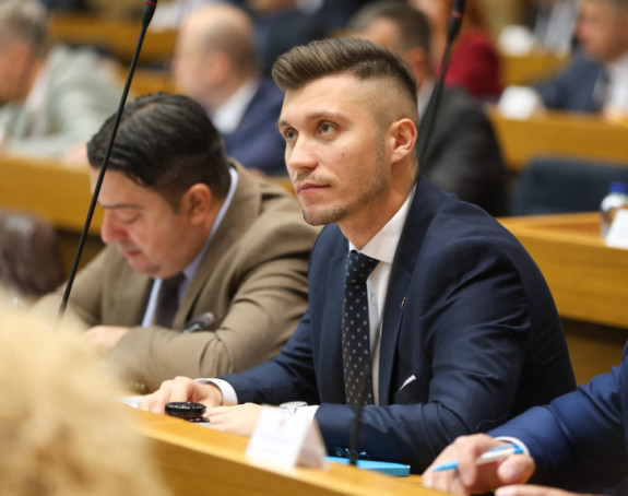 Karanu ne daju da bude predsjednik, ali mora da potpiše OVO
