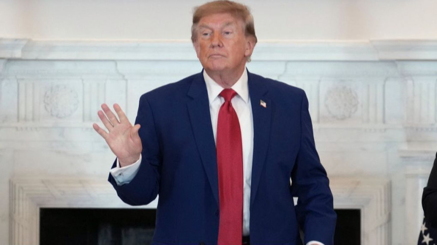 Трамп разматра увођење нових царина од 7,5 % за Кину