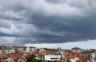 Vrijeme danas toplo, sparno i oblačno uz povremene pljuskove