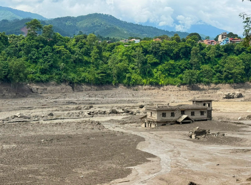 Obrušavanje glečera pokrenuo bujične poplave u Nepalu