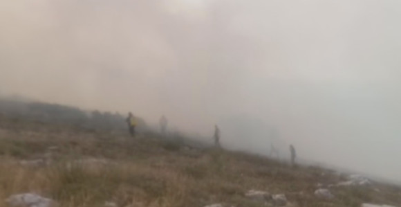 Bolja situacija sa požarima na Zubcima: Sve snage na terenu