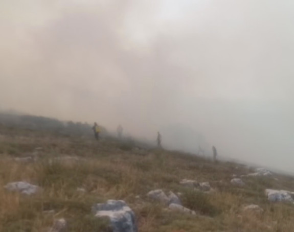 Bolja situacija sa požarima na Zubcima: Sve snage na terenu