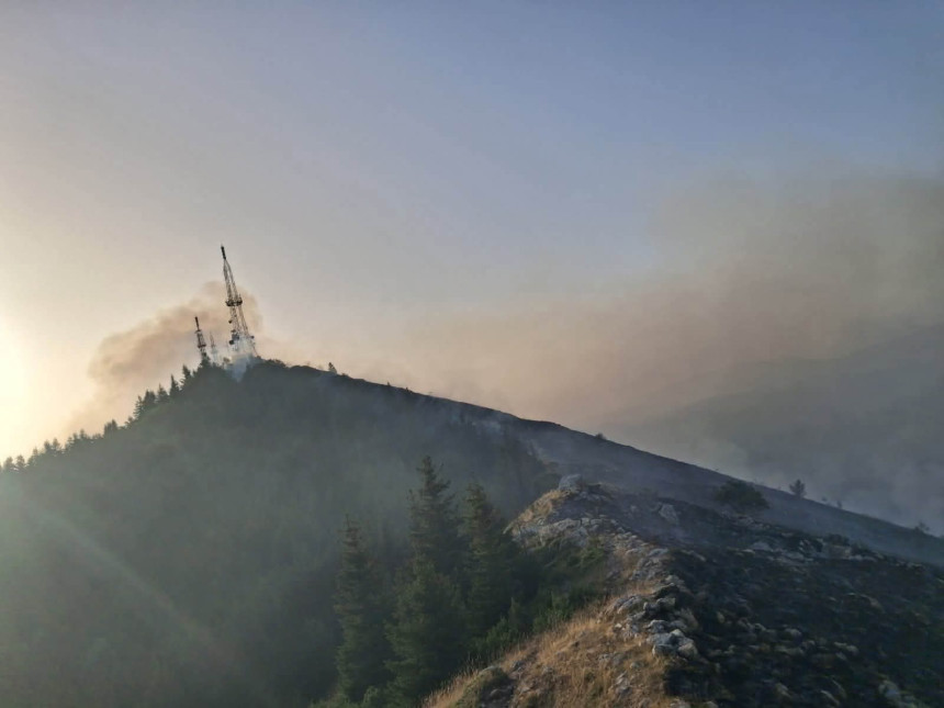 Požar na Trebeviću gase sve raspoložive snage
