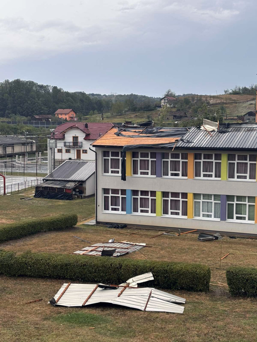 Prnjavor: Vjetar oštetio krov škole, grad bez struje