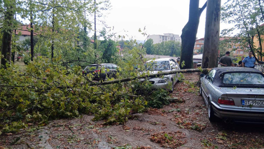Kako je vozač u Prnjavoru za dlaku izbjegao nesreću?