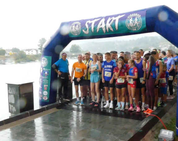 Ulicama Višegrada i obalama Drine trčalo više od 300 atletičara