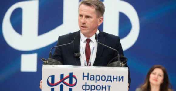 Понижавајуће је гледати како власт глуми доброчинитеља