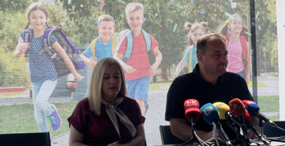 За Удружење породица са четвото и више дјеце поклон од Уније послодаваца