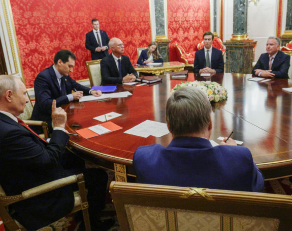 Ušakov: Tramp i Putin će se sastati ako se ukaže prilika
