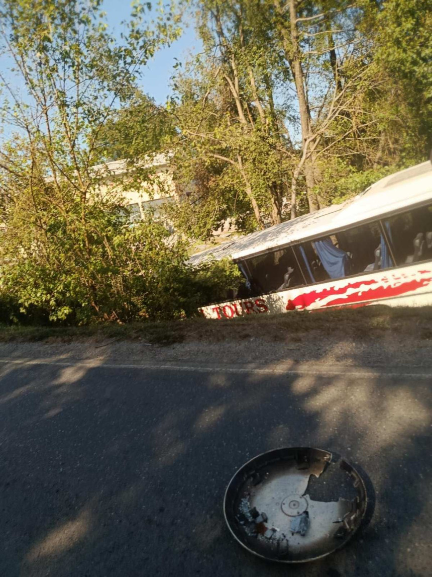 Prnjavor: U sudaru autobusa i auta ima povrijeđenih